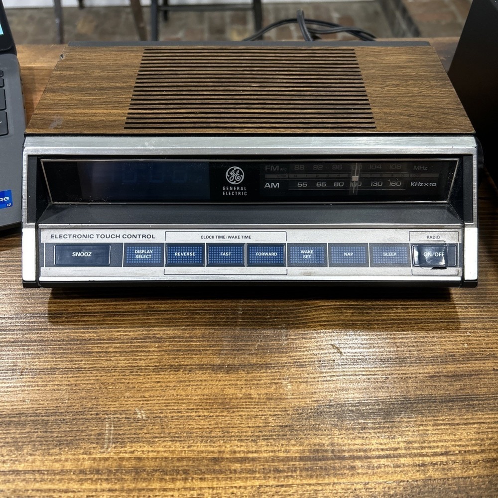 GE General Electric 7-4662A Vintage ELECTRONIC TOUCH AM/FM Alarm Clock Radio